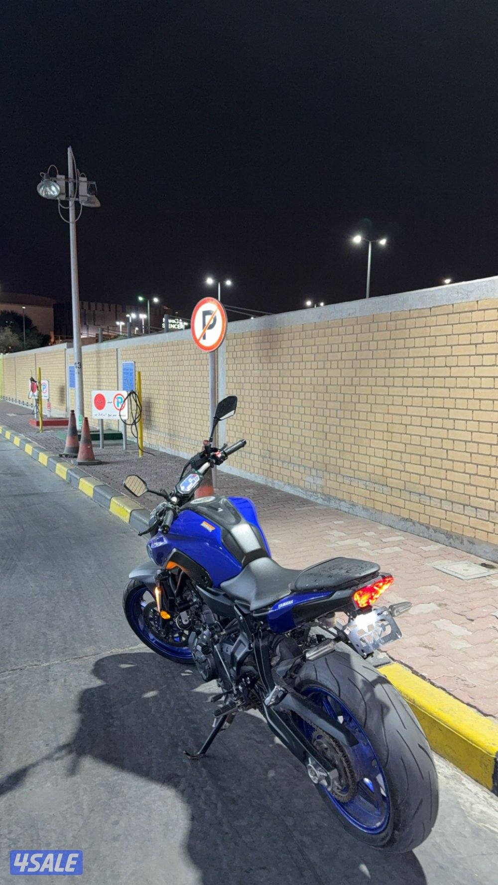 سيكلMT-07 700ccللبيع موديل 2022 ماشي 22الف عليه قزوز Black widow1