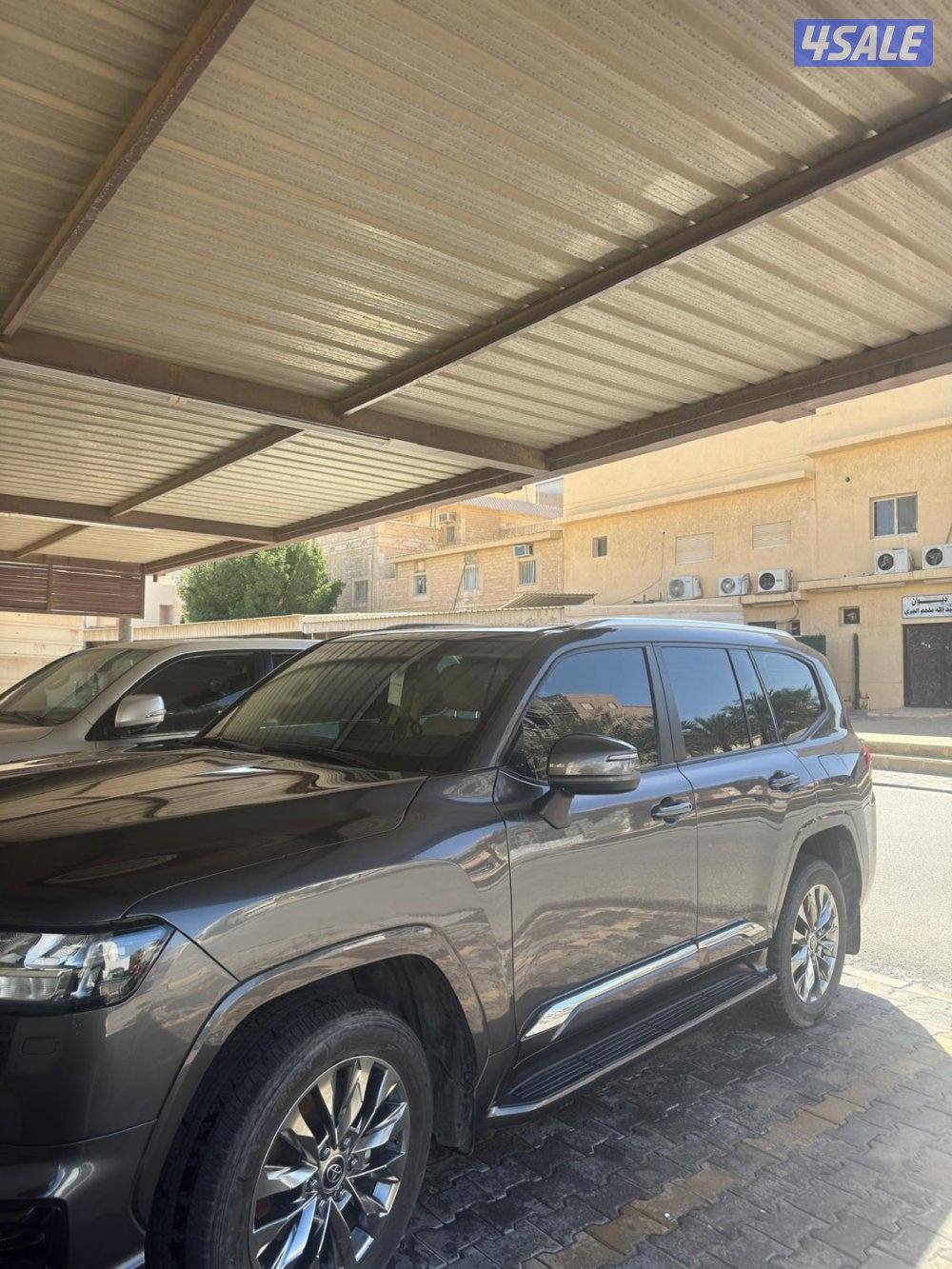 للبيع لاند0