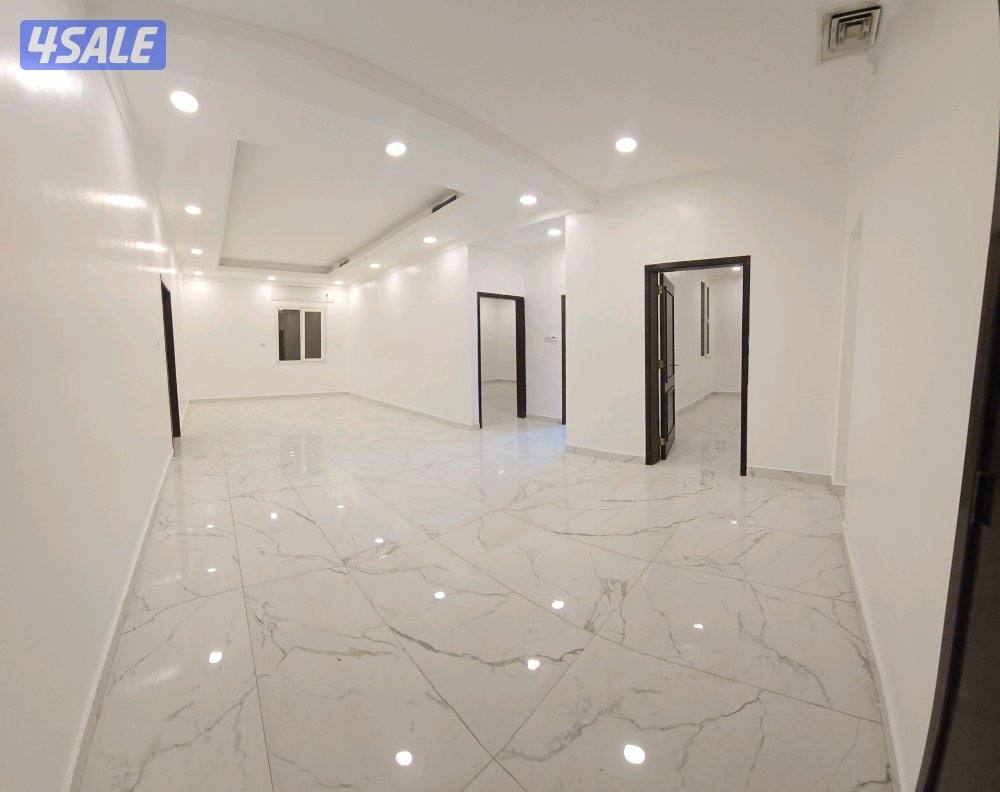 للإيجار شقة أرضية في إشبيلية ٣ غرف وصاله وحمامين - قطعة 30