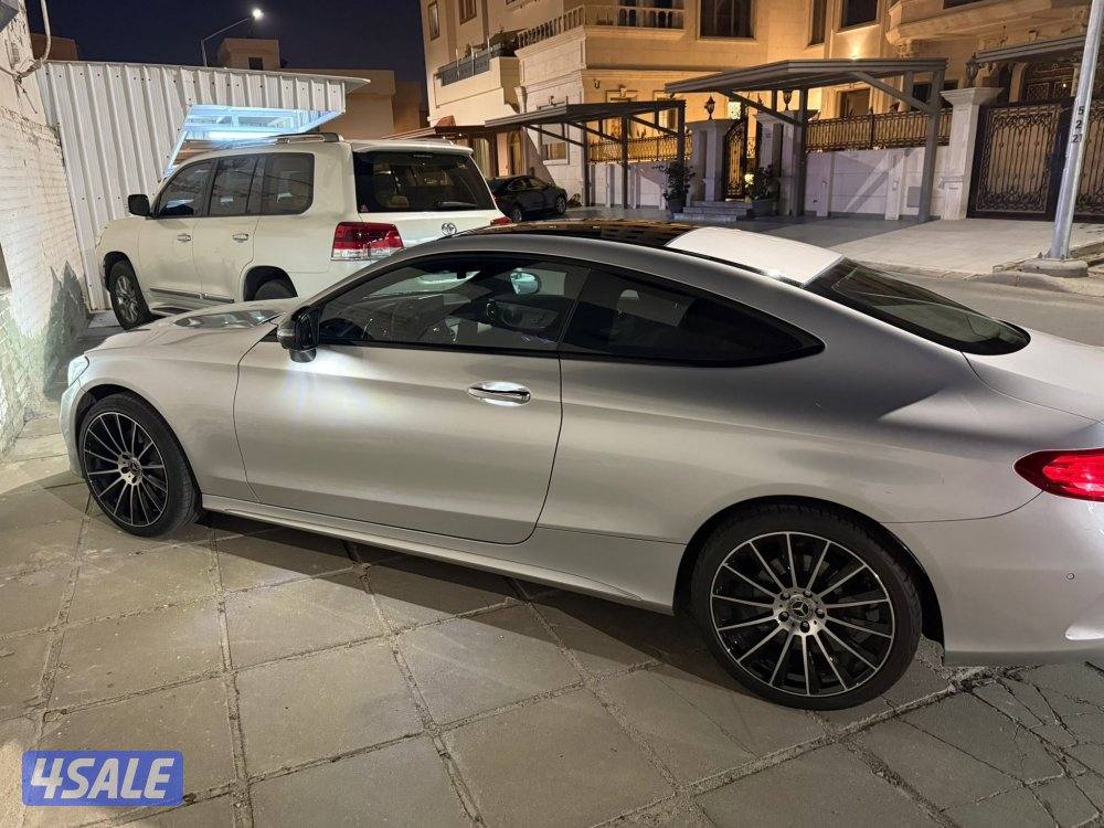 مرسيدس C300 مديل 2017 ماشي 100 الف سعره ٦٢٠٠ قابل للمساومة شرط الفحص2