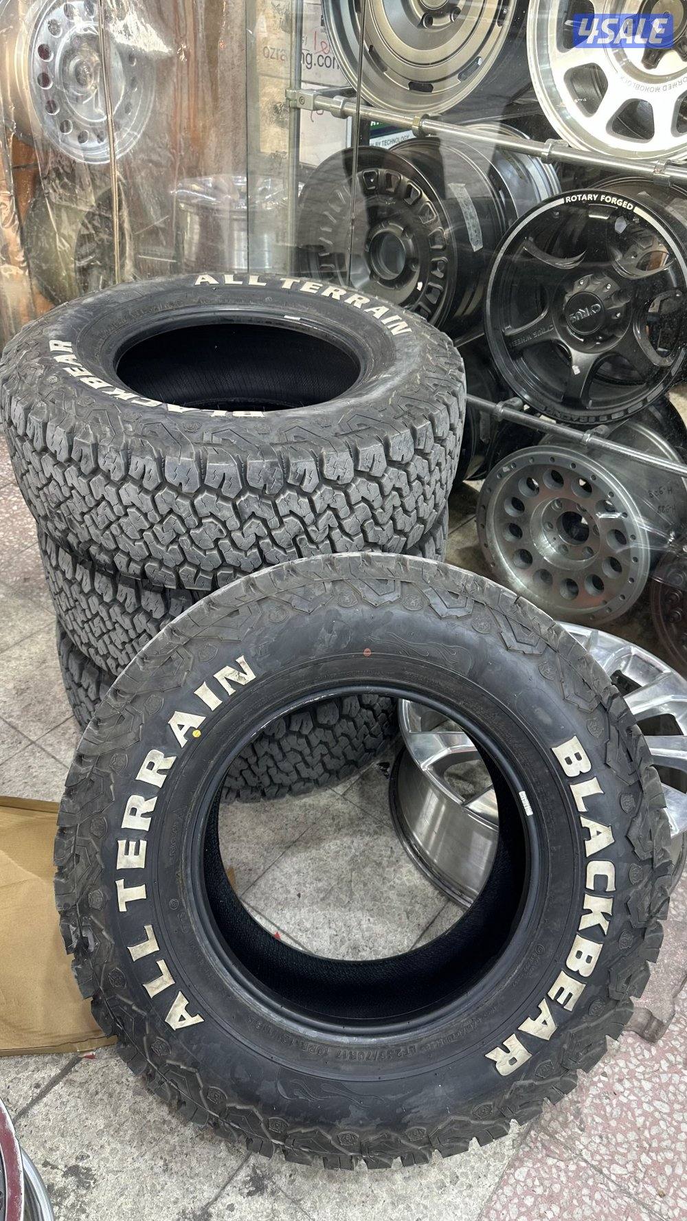 تواير بلاك بير نص حجري مقاس 285/70/17 استعمال ٤ شهور فقط0