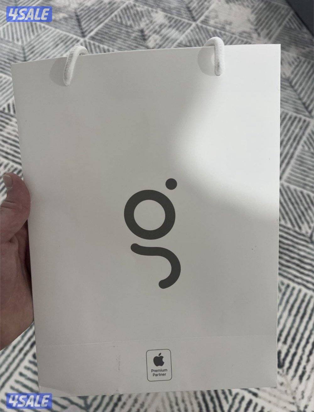 ساعة اصلية جديدة ب العلبة ⌚️. السعر النهائي 115 دينار 🔥 تواصل على الخاص1