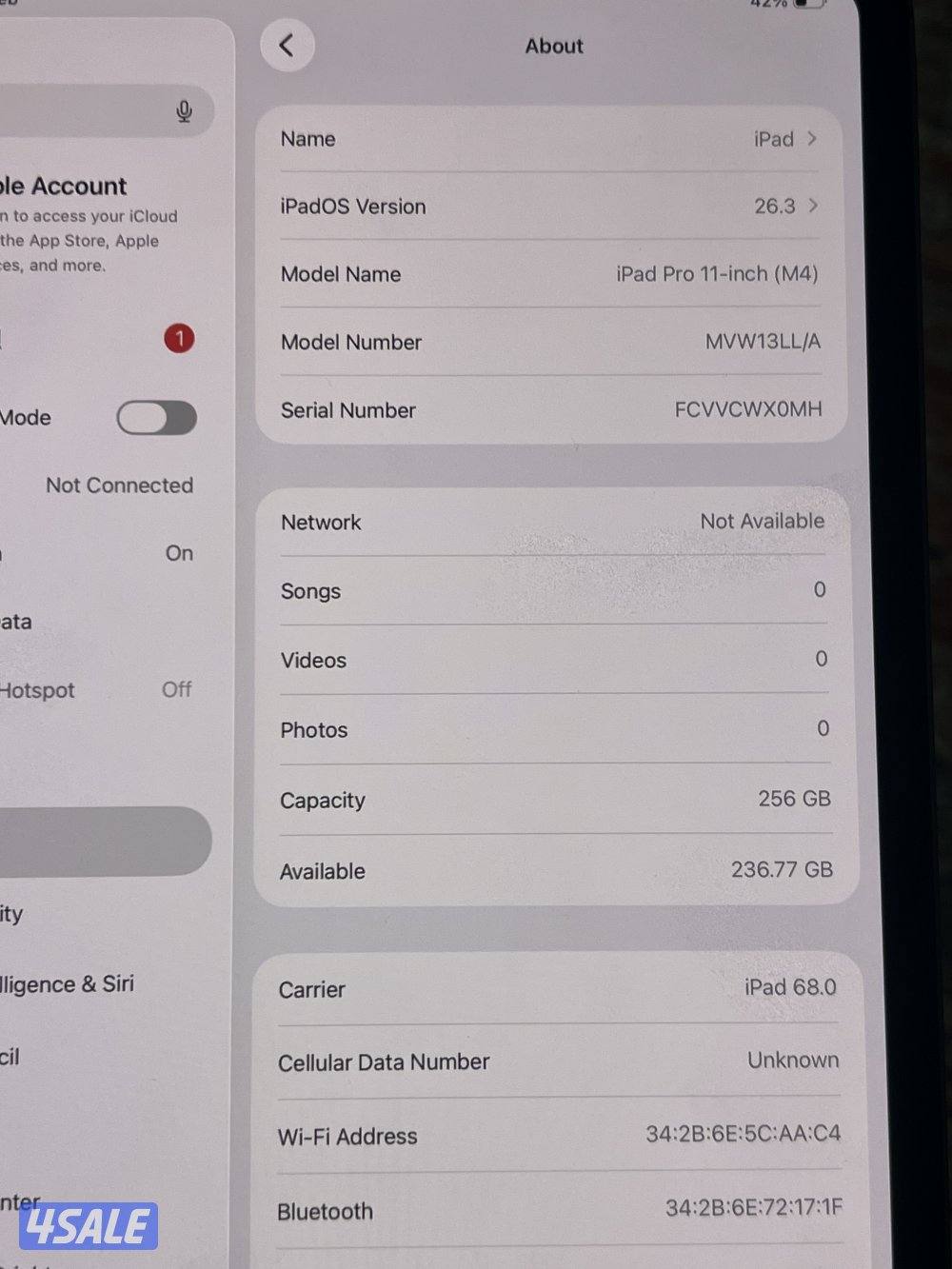 iPad  11 pro m4 256 SIM card battery 83%1