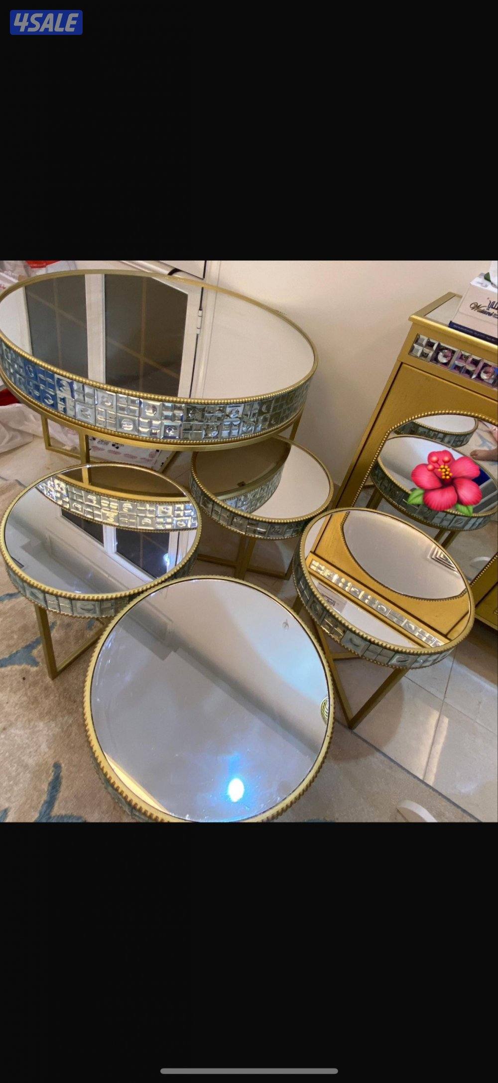 للبيع طاولة تقديم وحده كبيره وأربع صغار وكبت بوفيه0