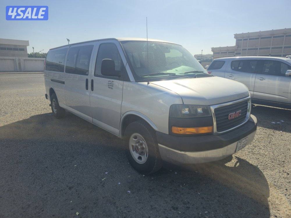 GMC SAVANA mini-bus 16 seater  65,000 km accident free3