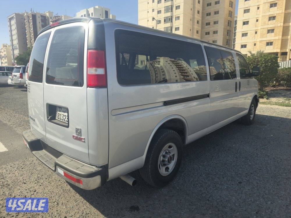 GMC SAVANA mini-bus 16 seater  65,000 km accident free4