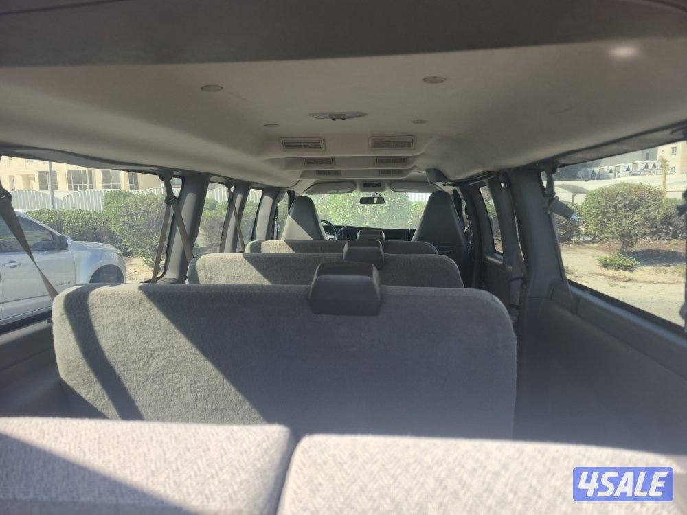 GMC SAVANA mini-bus 16 seater  65,000 km accident free10