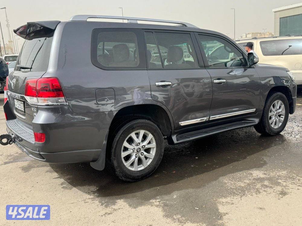 تويوتا لاند كروزر GX.R-V8
موديل 2016
ماشى 342.000  k.m 
وارد الساير .2