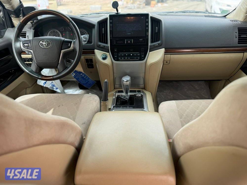 تويوتا لاند كروزر GX.R-V8
موديل 2016
ماشى 342.000  k.m 
وارد الساير .6