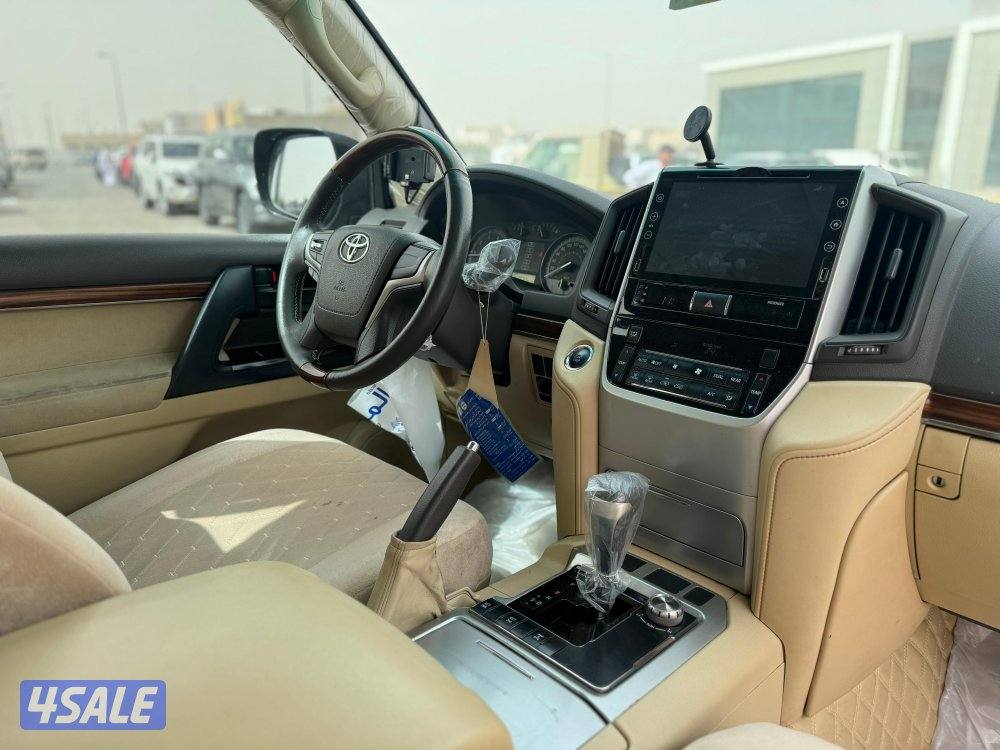 تويوتا لاند كروزر GX.R-V8
موديل 2016
ماشى 342.000  k.m 
وارد الساير .7
