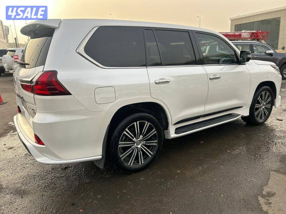 لكزس LX570 درجه اولى موديل 2016 ماشى 235.000 k.m  وارد الخليج.2