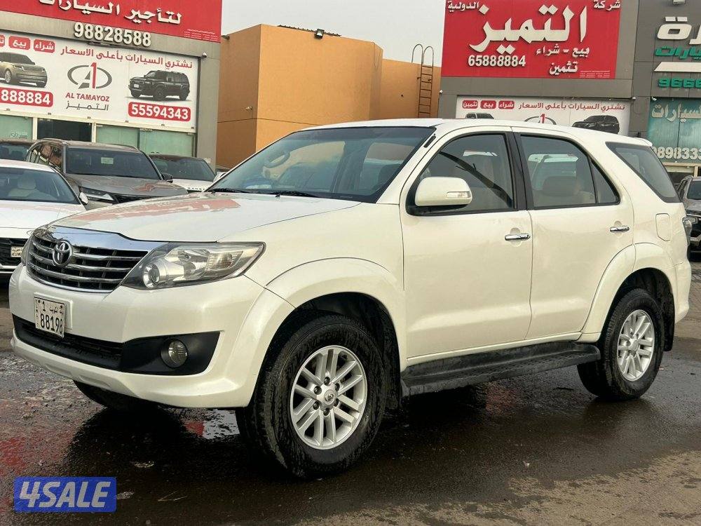 تويوتا فورتنر موديل 2014 ماشى 378.000 k.m  وارد الساير .اصباغ متفرقه0