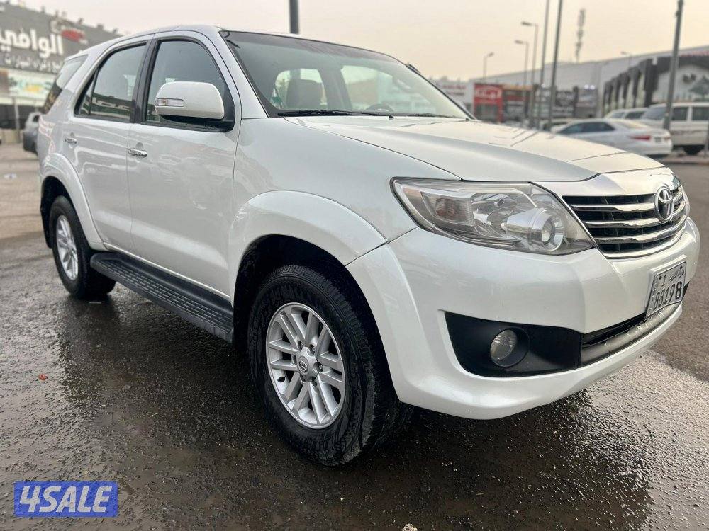 تويوتا فورتنر موديل 2014 ماشى 378.000 k.m  وارد الساير .اصباغ متفرقه1