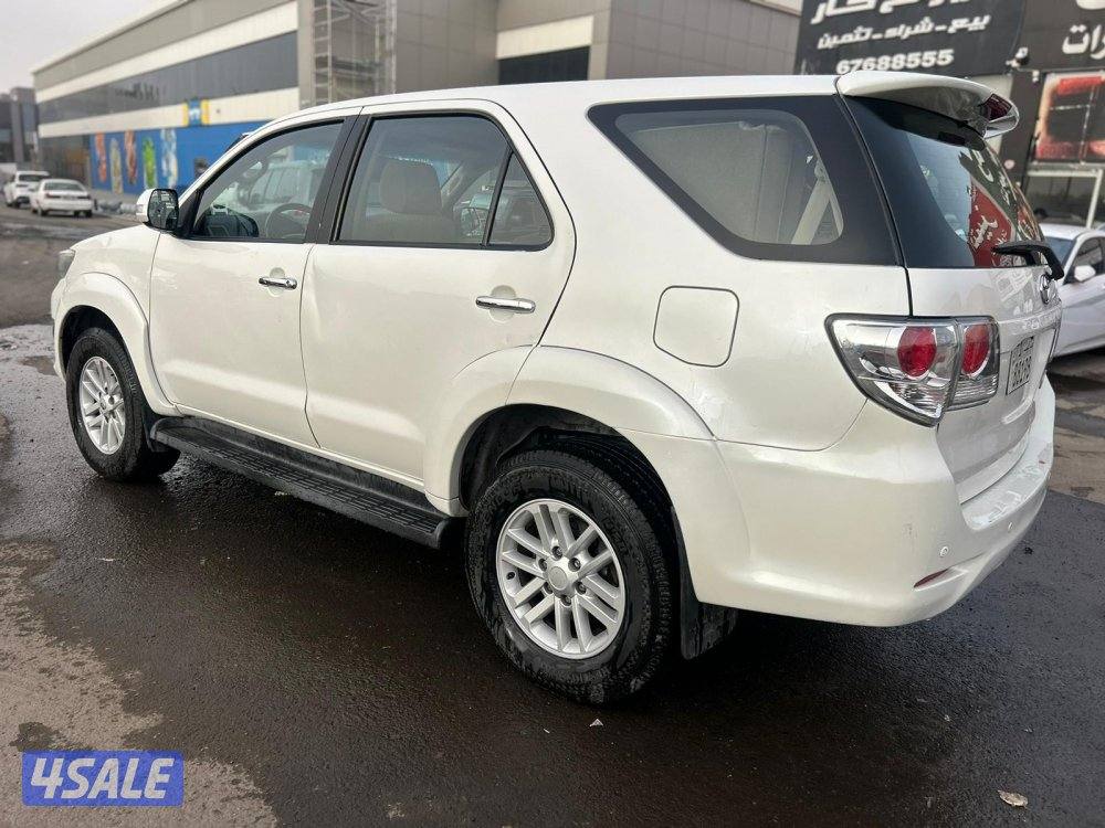 تويوتا فورتنر موديل 2014 ماشى 378.000 k.m  وارد الساير .اصباغ متفرقه2