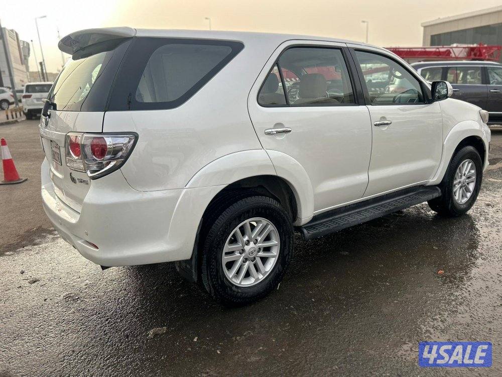 تويوتا فورتنر موديل 2014 ماشى 378.000 k.m  وارد الساير .اصباغ متفرقه3