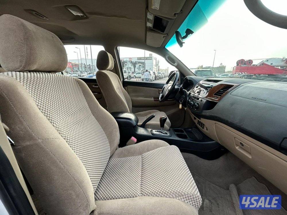 تويوتا فورتنر موديل 2014 ماشى 378.000 k.m  وارد الساير .اصباغ متفرقه5