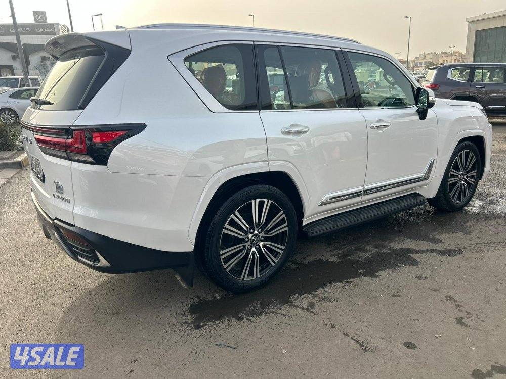 لكزس LX600 درجة اولى  twinturbo .V6 موديل 2024 ماشي 42.000 k.m3