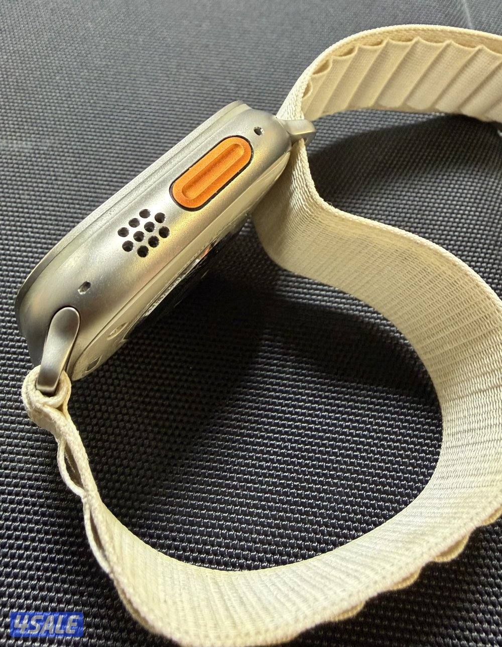 للبيع ساعة ابل وتج الترا 1 بحالة ممتازة جداً مع كامل اغراضها و الكرتون1