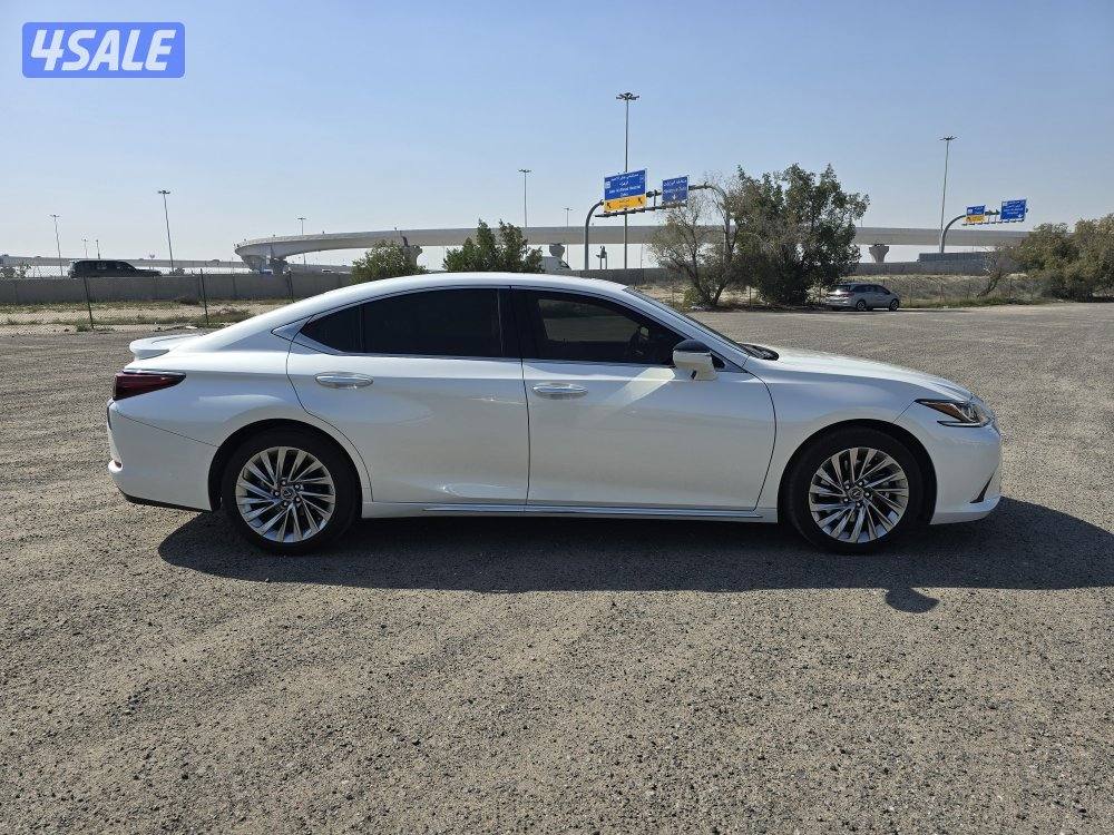 المالك الأول لكزس النوع es350 luxury موديل 2024 الساير0