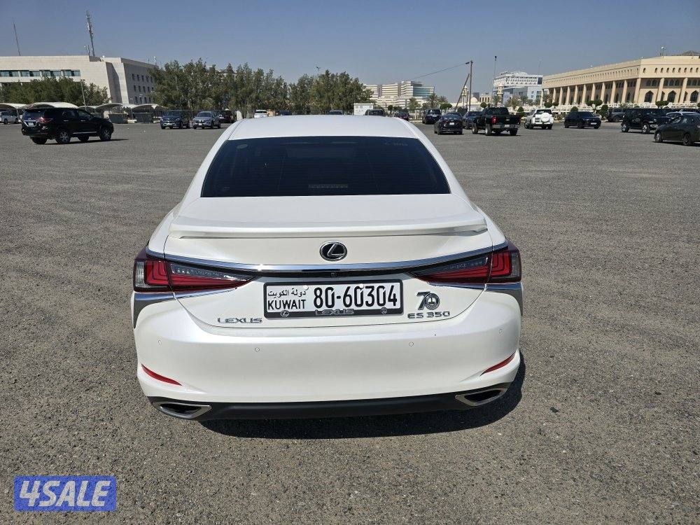 المالك الأول لكزس النوع es350 luxury موديل 2024 الساير2