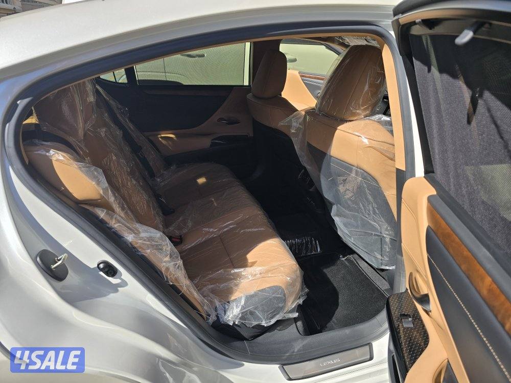 المالك الأول لكزس النوع es350 luxury موديل 2024 الساير5