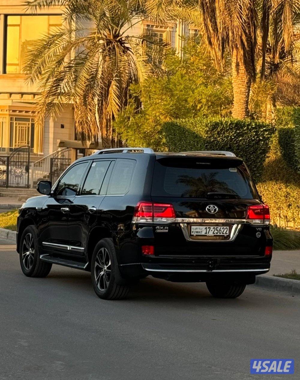 للبيع لاندكروزر قراند تورنق موديل 2020 ماشي 1094
