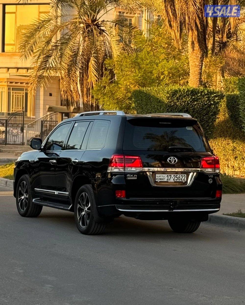 للبيع لاندكروزر قراند تورنق موديل 2020 ماشي 1095