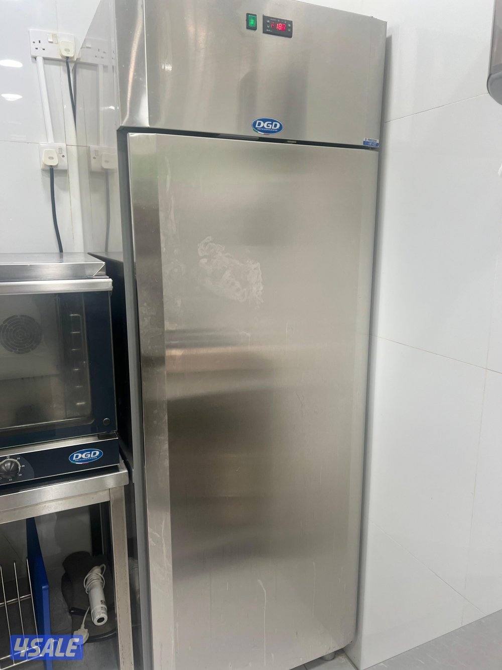 للبيع اغراض مطعم بحالة ممتازة0