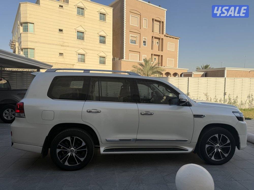 للبيع موديل 2021 شرط الفحص صبغ وكاله3