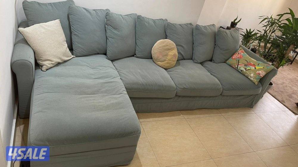 قفنة و طاولة تلفزيون و طاولة كاونتر مع كرسيين2