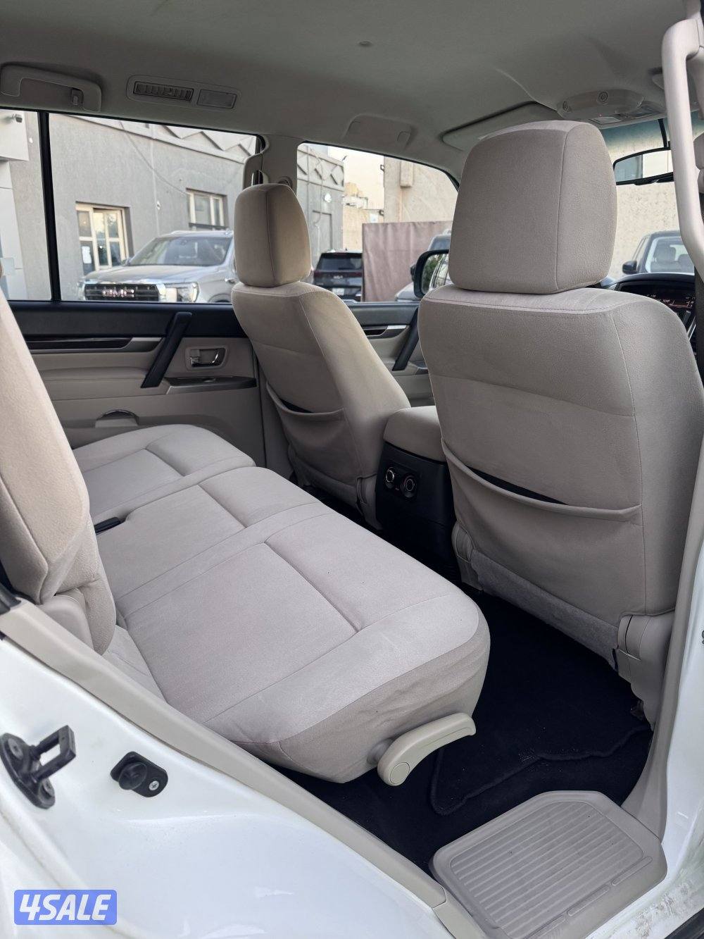 للبيع باجيرو2022 كاش او اقساط10