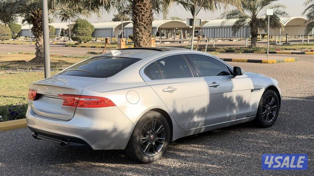 jaguar XE8