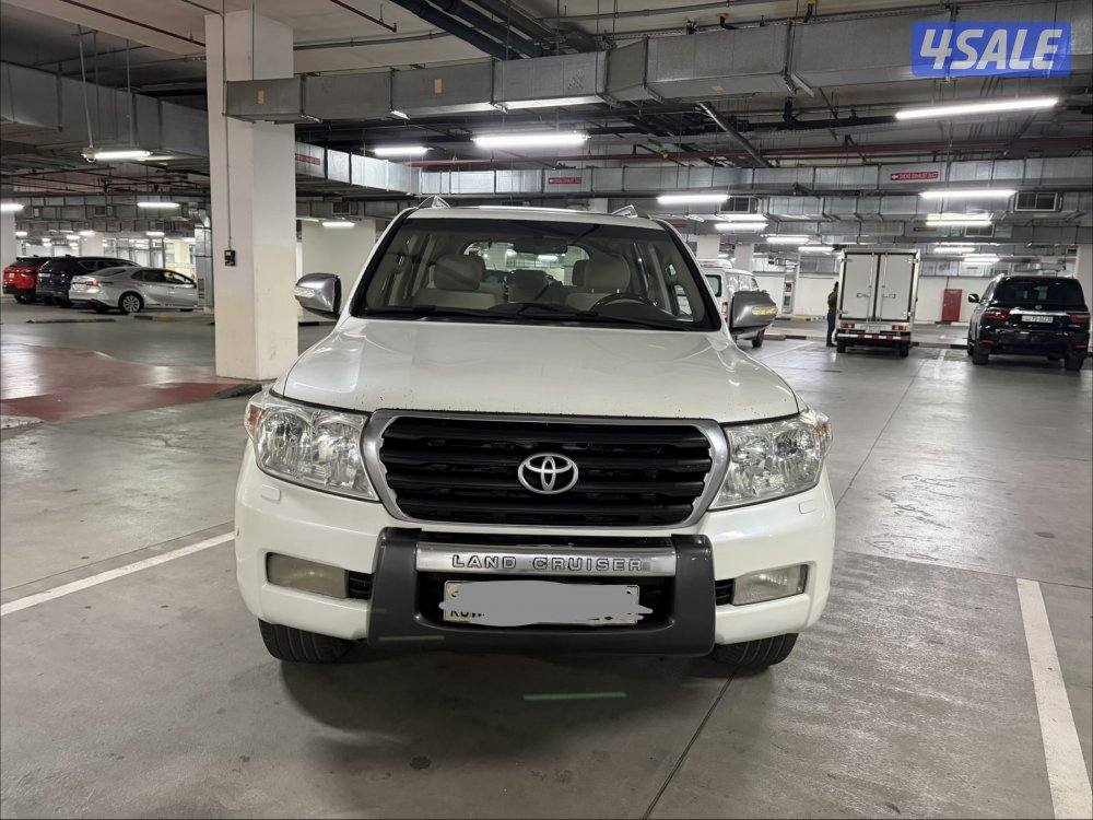 للبيع لاندكروزGXRموديل ٢٠١١2