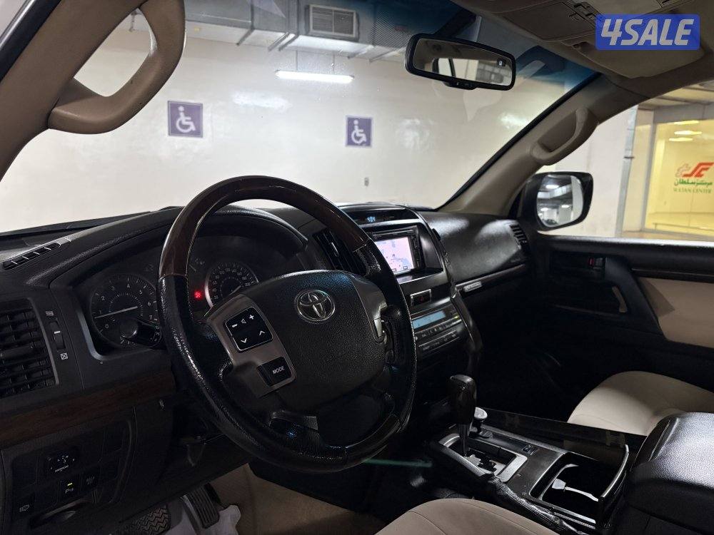 للبيع لاندكروزGXRموديل ٢٠١١4