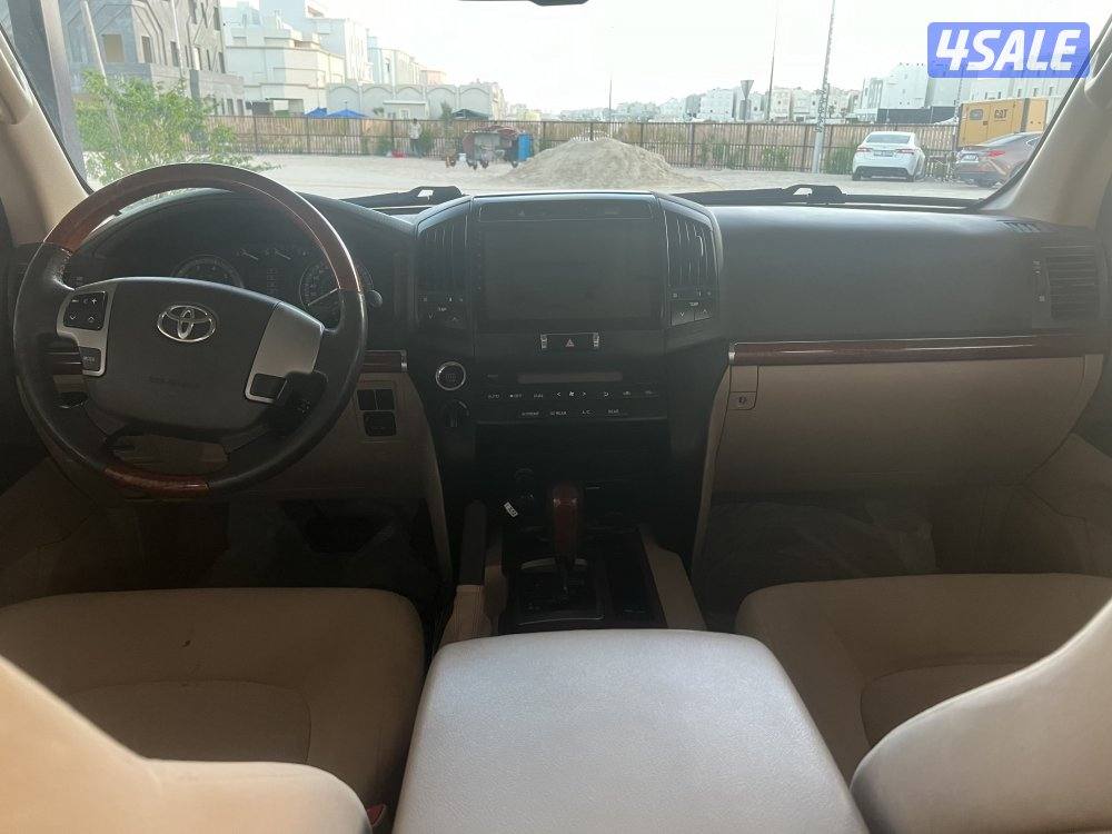 لاندكروزر 2015  بحاله ممتازه 8 سلندر تماتيك6