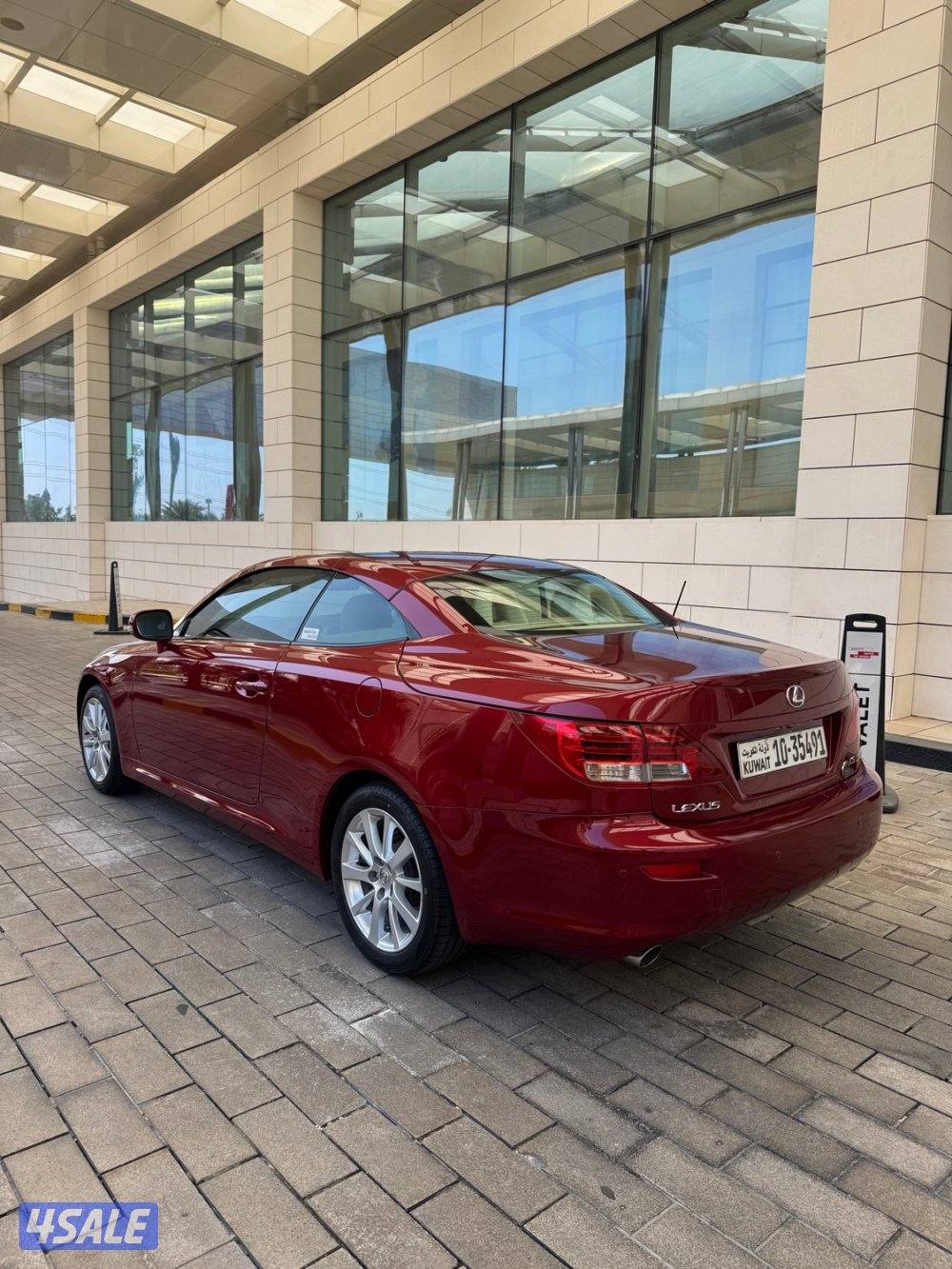 لكزس is300c الساير عداد(52) بحالة الوكاله.3