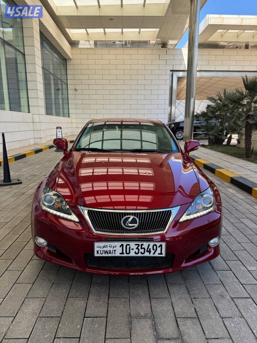 لكزس is300c الساير عداد(52) بحالة الوكاله.4