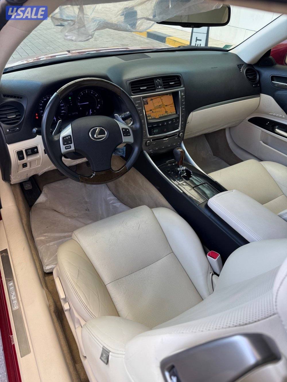 لكزس is300c الساير عداد(52) بحالة الوكاله.6