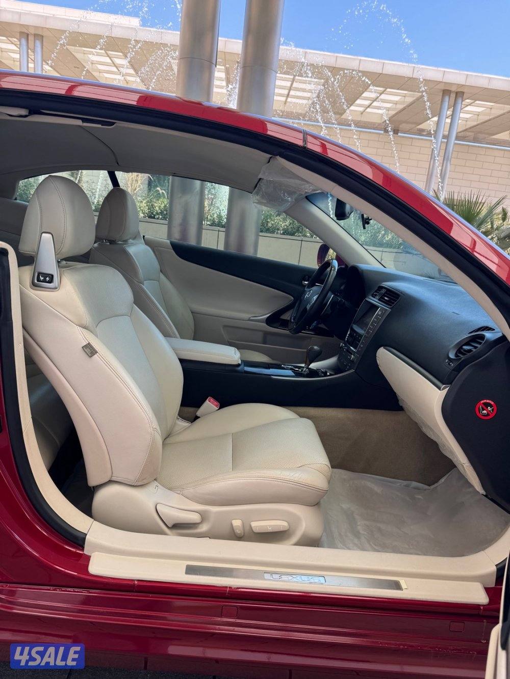 لكزس is300c الساير عداد(52) بحالة الوكاله.7