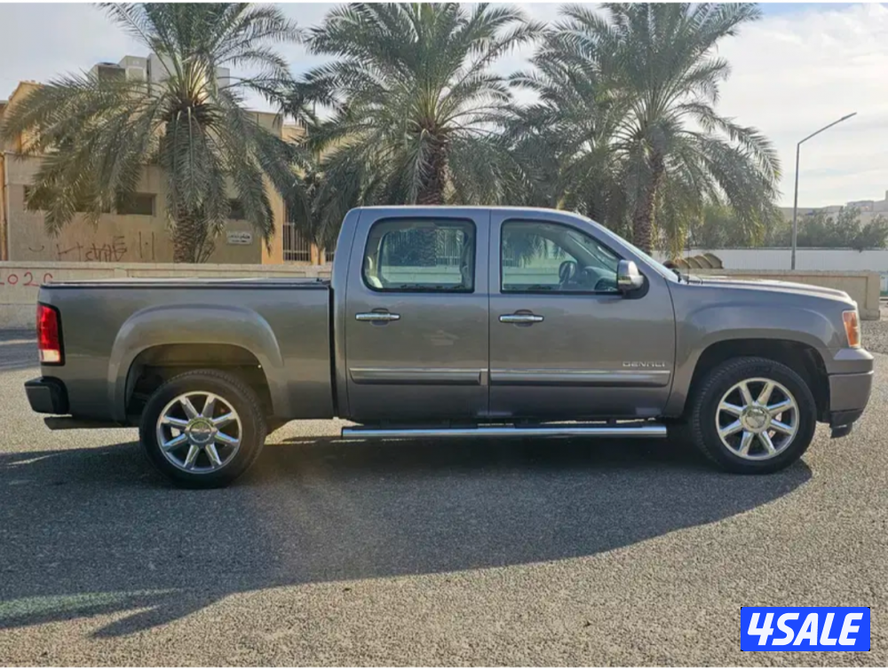 للبيع وانيت GMC دينالي 2012 وارد الكويت3