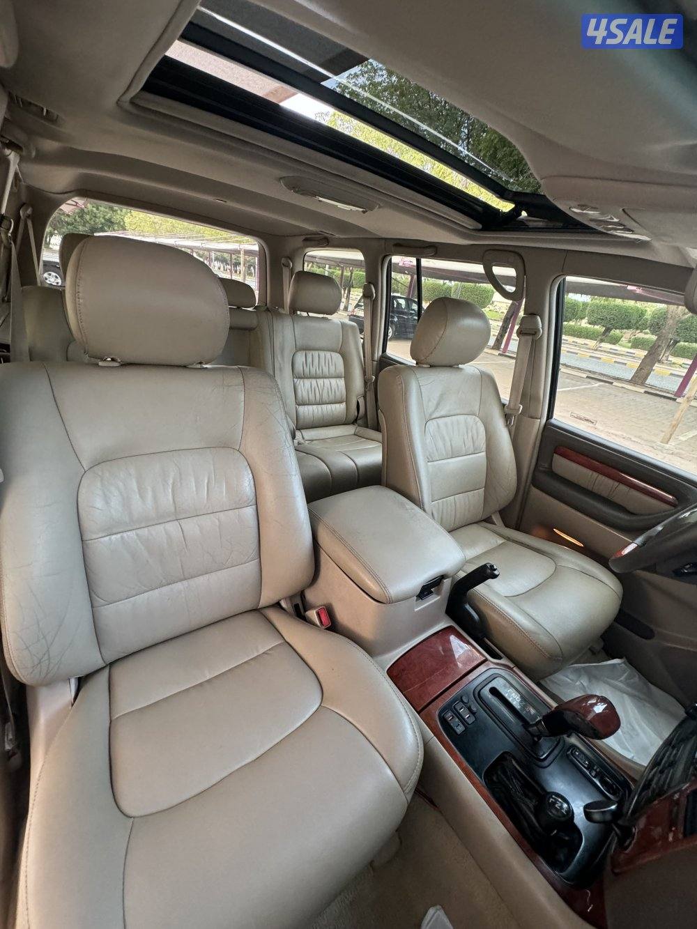 جيب لكزس 2001 بحالة نادرة11