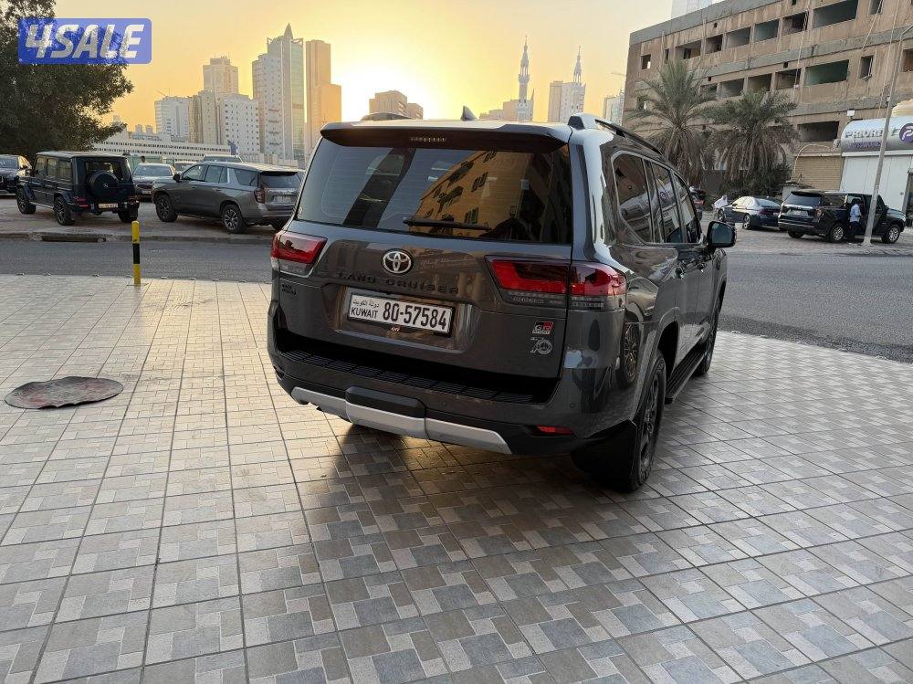 لاندكروس GR موديل 2024 صبغ وكالة الساير كفالة وسيرفيس 7 سنوات3