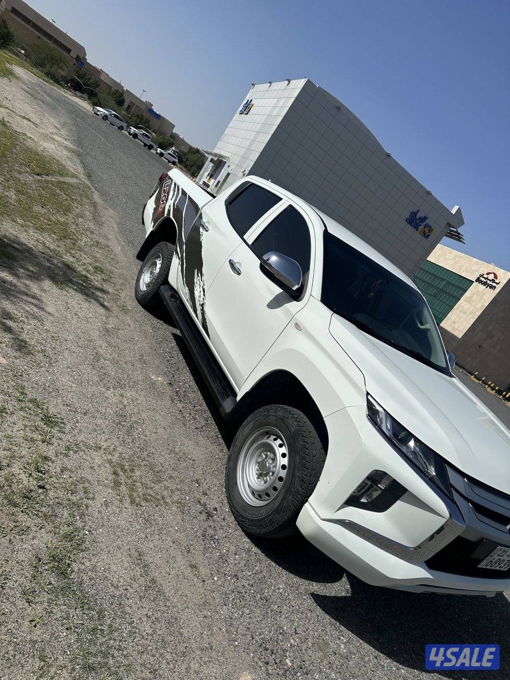 للبيع وانيت 2023 عداد 64 شرط الفحص تحت الكفالة عليها سرفيس مجاني2