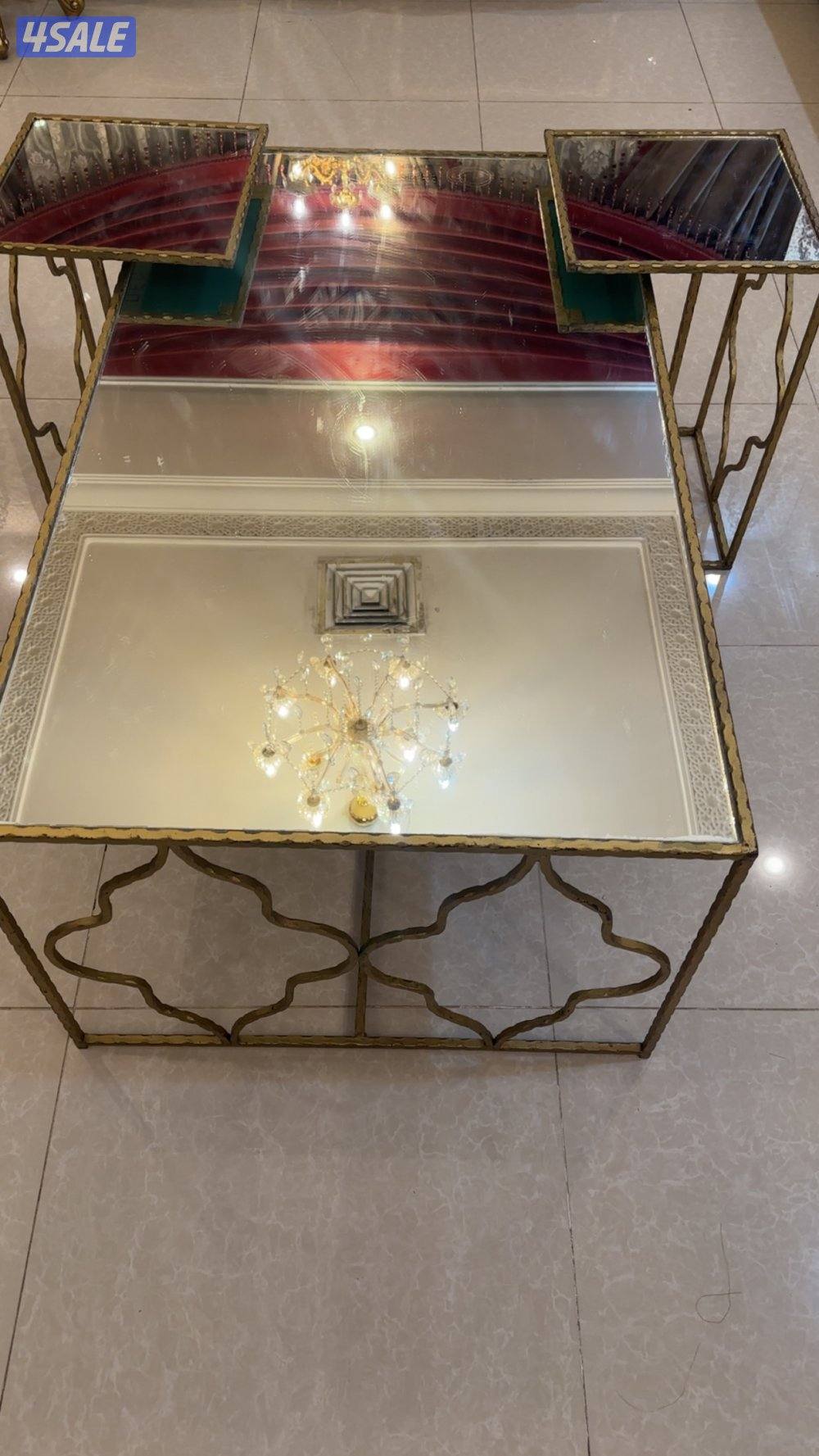 طاوله كبيره مربعه معاها طاولتين صغار مرايا + حقيبه ترولي حق مكياج جديد1