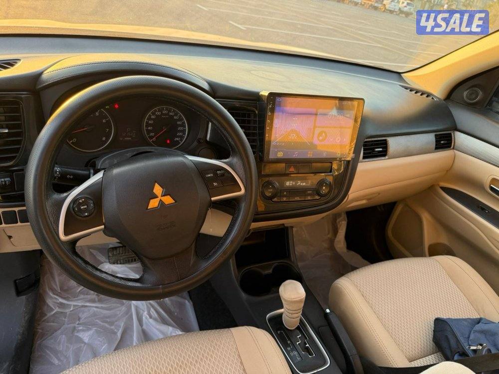 ميتسوبيشي اوتلاندر موديل 2026 ابيض عداد 121 الف بحاله ممتازة3