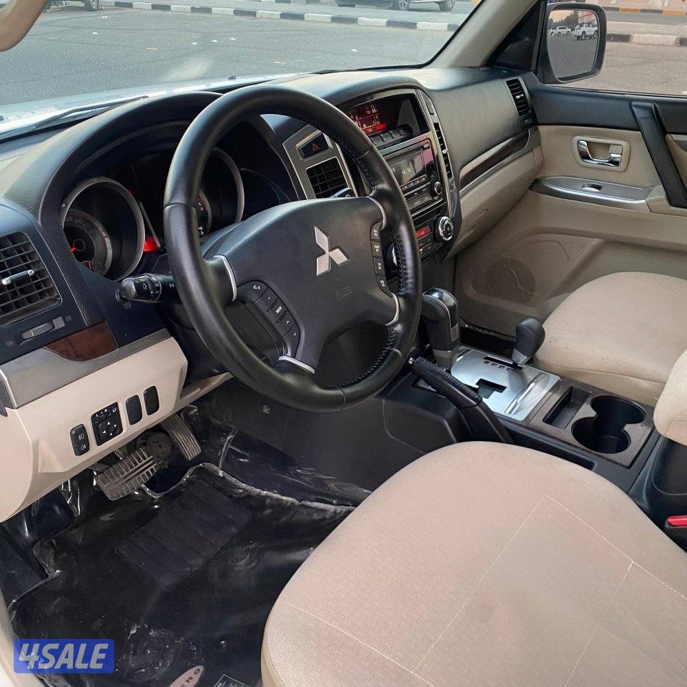 🔺بيع🔺شراء🔺تثمين🔺

للبيع باجيرو 
وكاله الملا
موديل 2019
عداد 132 
ش6