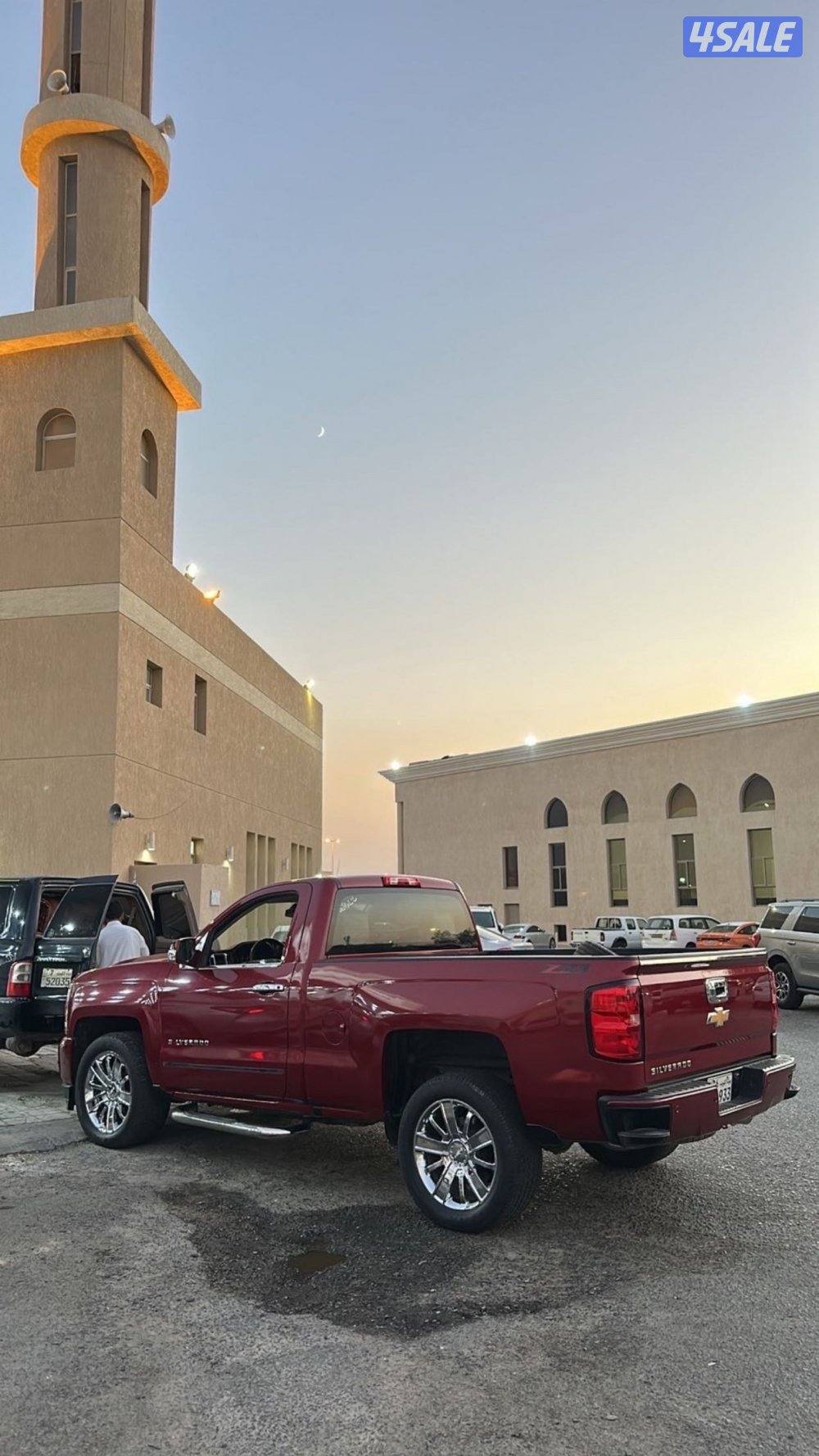 للبيع وانيت ٢٠١٨ بدون دبل ماشي ١٩٢ فيه اربع قطع0