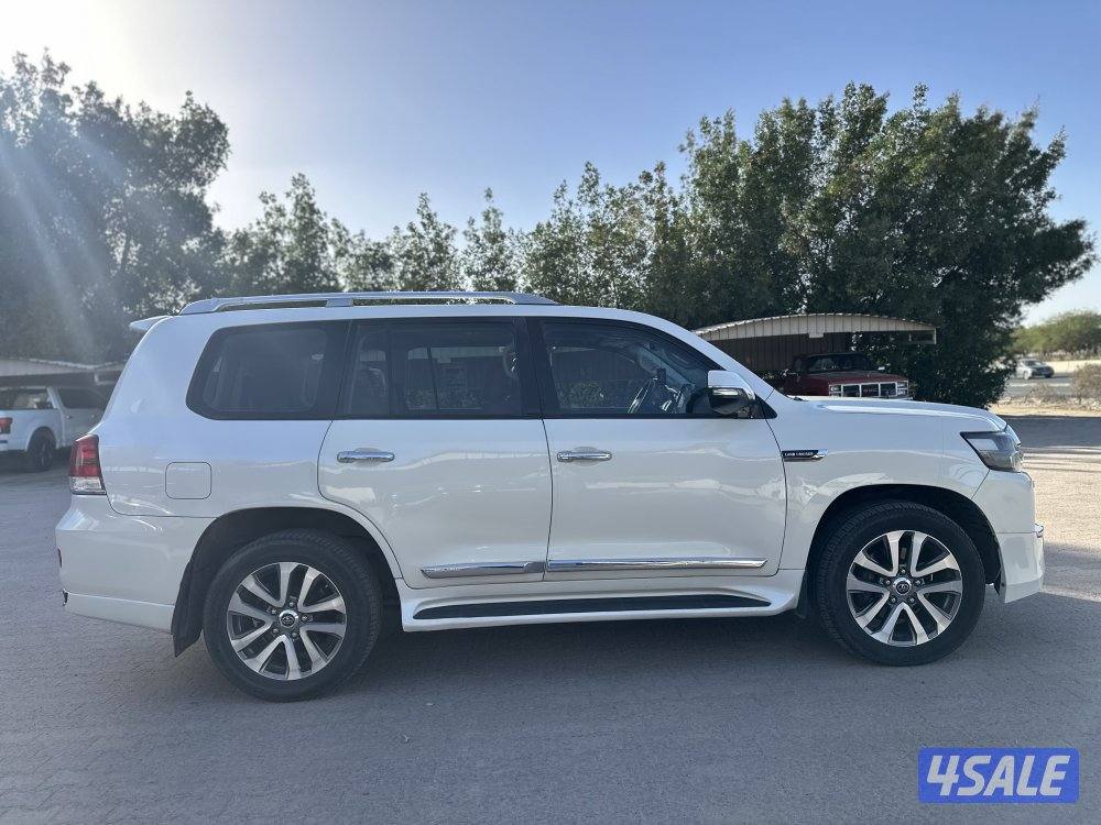 للبيع لاندكروزر 2021 8سلندر GXR تيورنق3