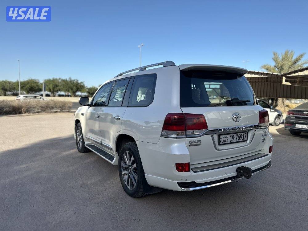 للبيع لاندكروزر 2021 8سلندر GXR تيورنق6