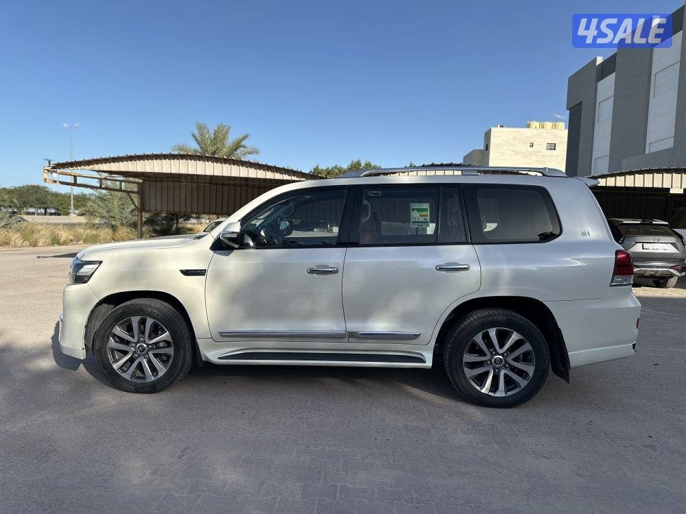 للبيع لاندكروزر 2021 8سلندر GXR تيورنق9